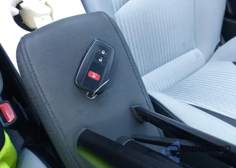 2018 Toyota Prius Three z USA, uszkodzony, nr VIN JTDKARFU4J3545414